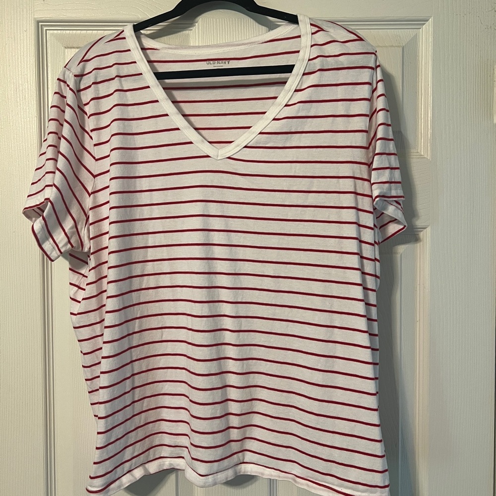 Old Navy Women's Red Striped V-Neck Top. GUC